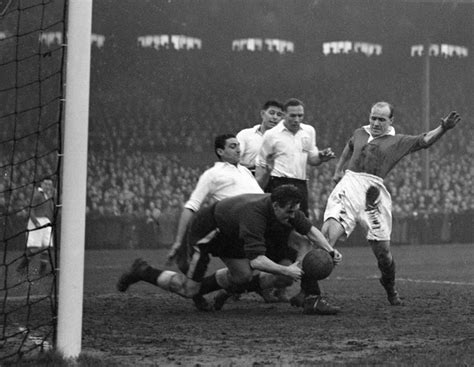 Watch man utd vs wolves live. Fulham 1 Man Utd 0 in Dec 1949 at Craven Cottage. Jimmy ...