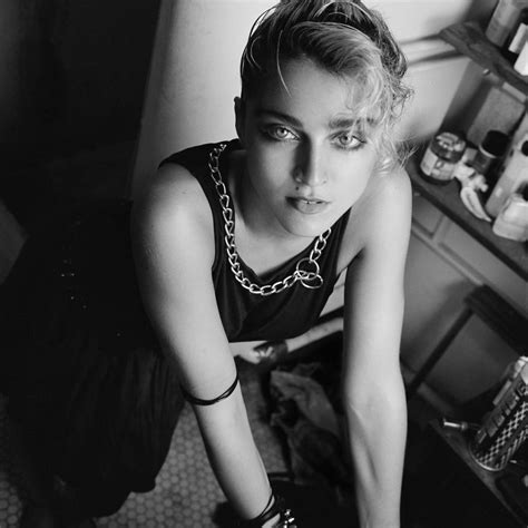 Did you scroll all this way to get facts about 1980 madonna? 29 Portraits Of Madonna Before Her Fame Taken By Richard ...