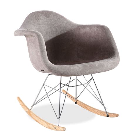 » « la couture, c'est un des derniers refuges de l'humain. Inspiré par la Chaise à bascule RAR de Charles & Ray Eames ...