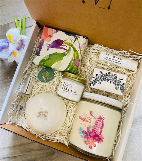 There are many ways to personalise a gift. Musings of an Average Mom: Mother's Day Gift Boxes