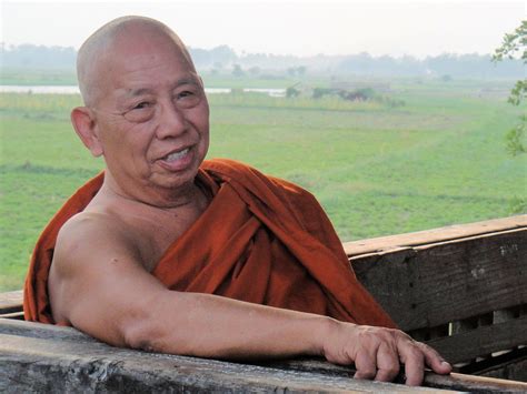 Nat tilbedelse er vanlig i myanmar. Free Images - monk myanmar religion buddhism 7