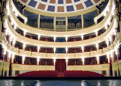 Trova casa in vendita a foggia su risorseimmobiliari.it! San Severo: Riapre ufficialmente il Teatro Verdi! Agibile ...