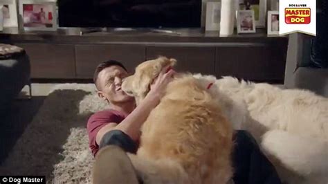 Arsenal star Alexis Sanchez jets back to Chile with his ...