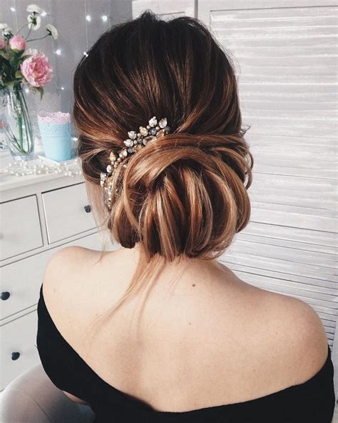 You can easily see how these hairstyles influence women and can't help being inspired by them! Beautiful Low bun wedding hair inspiration - Fab Mood ...