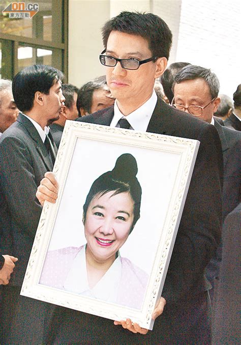 She was the widow of hong kong chemical magnate teddy wang. 龔如心契仔轟遺產基金管理不善 - 太陽報