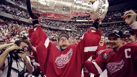 It's like the trivia that plays before the movie starts at the theater, but waaaaaaay longer. The '1996-1998 Detroit Red Wings' quiz | Yardbarker