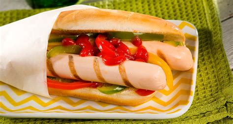 Dans une poêle, faites revenir les. Hot dog messicano con Delicatessen di pollo