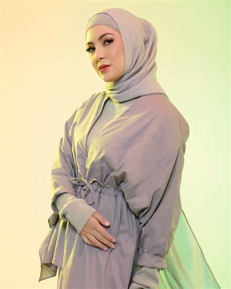 Foto ini juga akan semakin cantik jika. Adem Banget, 10 Potret Ratna Galih yang Kini Berhijab - Urban Radio Bandung 106.3 FM