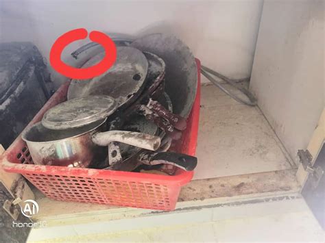 Alat pemadam api silinder atau tabung yang mengandungi medium pemadam kebakaran yang digunakan untuk mengawal dan memadamkan kebakaran diperingkat awal secara manual dan boleh dikendalikan secara bersendirian. Hos Bocor Punca Dapur Terbakar, Alat Pemadam Api ...