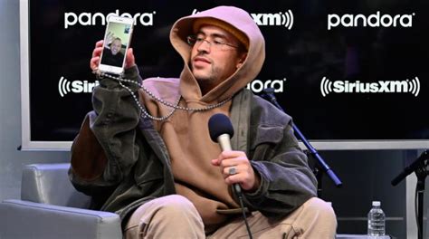 Benito antonio martínez ocasio, mejor conocido como bad bunny, es un joven cantautor de música. Bad Bunny Sumó varios Récord en Lista Billboard por ...