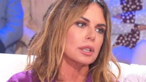 Paola perego potrebbe essere pronta a lasciare la rai e tornare, ancora una volta, a mediaset. Paola Perego, il dramma segreto dietro il suo sorriso - Aciclico.com