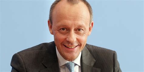 So erzählte er in dem interview über den sommer 1980: Friedrich Merz erklärt, wie viel er wirklich verdient ...