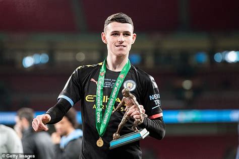 Latest on manchester city midfielder phil foden including news, stats, videos, highlights and more on espn. Gareth Southgate ist der Auffassung geben Phil Foden ...