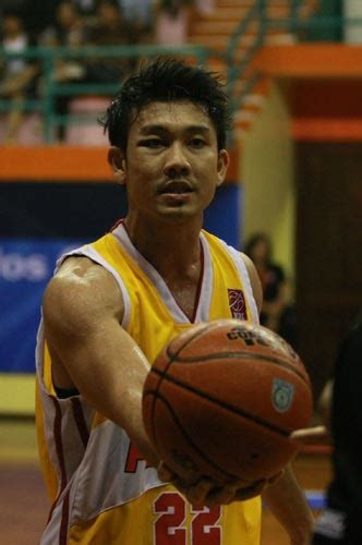 Sejarah basket di indonesia berawal pada tahun 1920, disaat itu bola basket masuk ke indonesia karena para perantau cina membawa dan memainkan olahraga tersebut. Sejarah perkembangan bola basket di Dunia dan di Indonesia ...