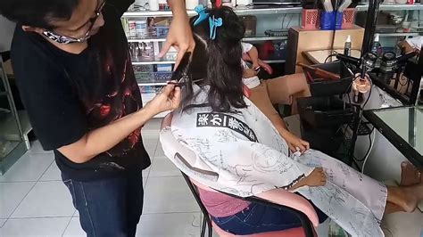 Potongan model rambut sebahu yang bagus, model ikal & shaggy layer jadi cara belajar potong rambut pendek wanita youtube. Potong rambut bob - YouTube