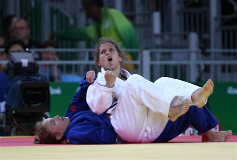 La judoca bonaerense paula pareto, campeona olímpica en río 2016, se convirtió en la primera deportista argentina de la delegación en arribar a japón para los juegos olímpicos de tokio, 22. Paula Pareto's Feet