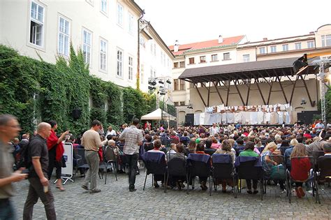 Letní shakespearovské slavnosti v ostravě začínají v pondělí 19. Othello - česko-slovenské predstavenie od režiséra M ...