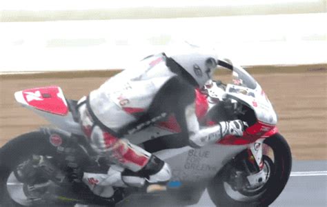 Moto gp gifs get the best gif on giphy. Greatest Crash Saves In MotoGP History (15 gifs)