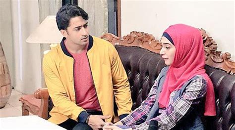 Bibir cinta berkedut, selama ini melihat langit dari kejauhan saja sudah membuat dia salah tingkah apalagi bila akhirnya mereka bisa berdekatan. Shaheer Sheikh Imami Nabila Syakieb untuk 'Cinta di Langit ...