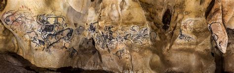 La grotte chauvet est une grotte décorée d'œuvres qui datent du paléolithique (période de la préhistoire) et a été découverte en 1994. Making of du reportage photo de La Grotte Chauvet par ...