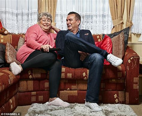 Former emmerdale star pallett accused thomas. Gogglebox 'is hit by Ofcom complaints amid coronavirus ...