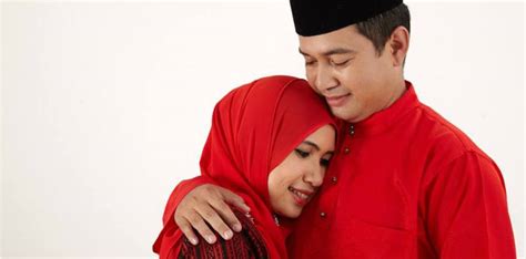 Warna darah haid ada lima yaitu [yang terkuat) hitam, merah. Berhubungan intim saat haid menurut islam, bagaimana ...