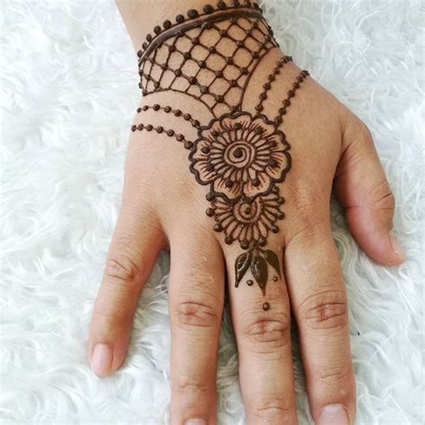 Heart designs on ankles is also a very simple. Henna or Mehndi for Kids | Mehndi Creation | Latest mehndi ...