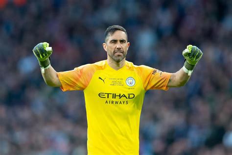 Fichajes, salarios, palmarés, estadísticas en el club y selección. Real Betis, Şilili kaleci Claudio Bravo'yu transfer etti