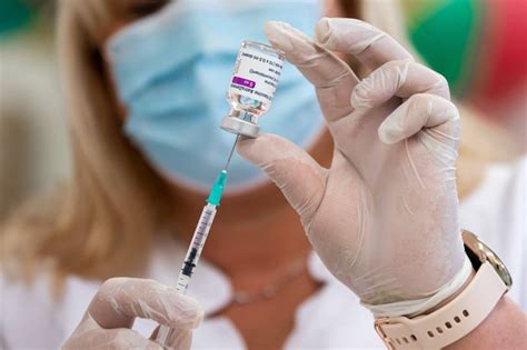 Vakcína astrazeneca by se neměla dávat ani lidem starším 60 let. Megszólalt az Európai Gyógyszerügynökség az AstraZeneca ...