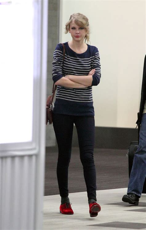 In which we analyze the singer's many looks, album by album. Free Celebrity Photos: Taylor Swift in Tight jeans