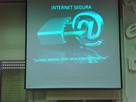 O centro internet segura em parceria com a revista forum estudante, cria o ebook guia para uma internet segura. 4 L: INTERNET SEGURA