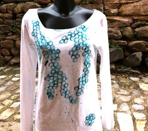 Camicie dipinte, tessili, fai da te con magliette, camicia fai da te, puntinismo, camicetta, tessuti, magliette dipinte a mano, tutorial. THE FASHIONAMY by Amanda Fashion blogger outfit, lifestyle ...