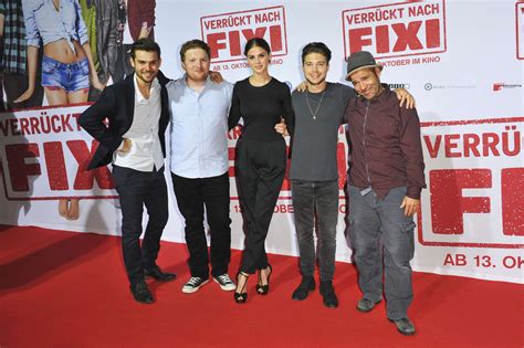 Der wirklich nette kerl hat kein glück bei den mädels, die ihn interessieren. Lisa Tomaschewsky: Verruckt nach Fixi Premiere -05 - GotCeleb