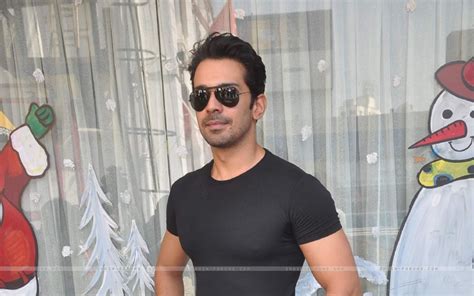 His father name is dr. Shirtless Bollywood Men: Abhinav Shukla