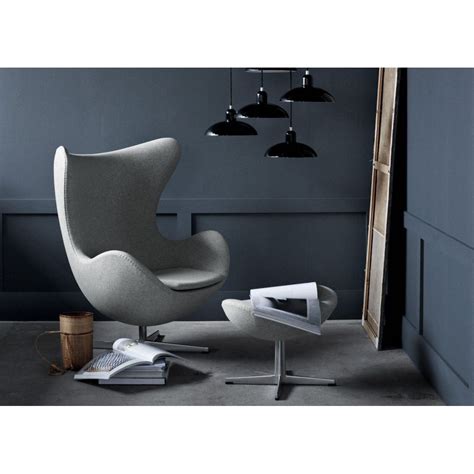 This replica of the egg swivel lounge chair 3313 was designed by arne jacobsen in 1958 for the radisson hotel in copenhagen. Egg Chair 3316 - Arne Jacobsen - Replica