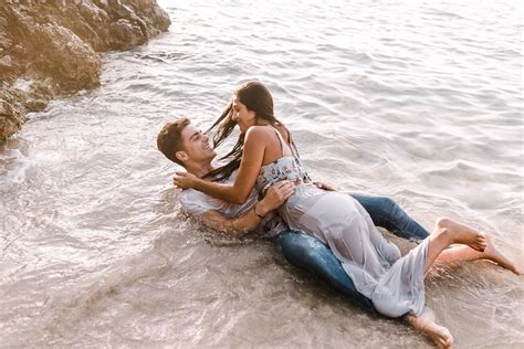 It was hard to not get too excited with all the pretty spots and cows to assist a country living style meets stereotypical british weather i will be doing a valentine's competition for your chance to win a couple photoshoot and all. Mallorca Couple Photographer | Outfit tips for your couple ...