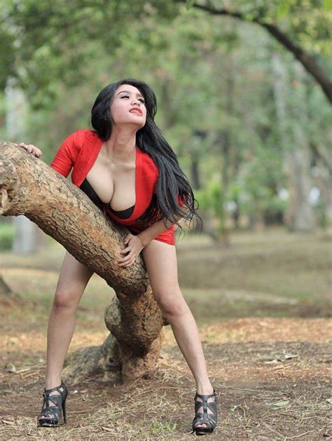 Anda dapat menambahkan berbagai foto efek murid ajaib yang dapat mengubah warna mata anda. FOTO SEXY BIBIE JULIUS MODEL TOGE GALERI FOTO | CEWEK ABG ...