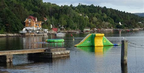 19 bilførere fikk forenklet forelegg for hastighetsovertredelse, 2 for bruk av mobil. Vannleker på stranda - Fagerstrand Vel