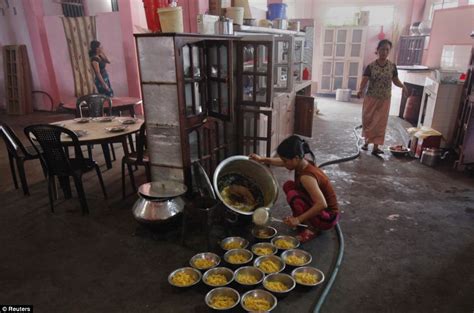 Ziona chana's family home with more than 100 rooms in baktawang, mizoram, india (photo: Ziona Chan has 39 wives, 94 children and 33 grandchildren ...