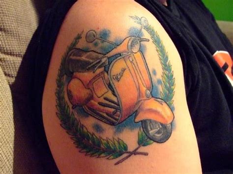 Stranger lets me tattoo a scooter on his body. vespa tattoo #VespaLove | cosas chéveres que vi por allí ...