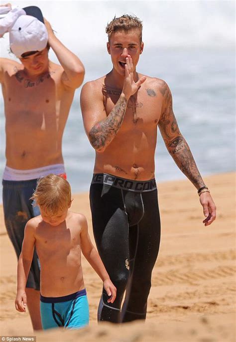 Get the latest on the americah footballer. Pink & Hot: Justin Bieber Shirtless In Miami