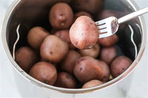 How do you cook potatoes on the stove? How Long To Boil Potatoes - Knowing And Sharing