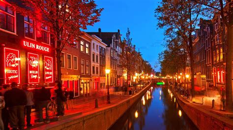 Amsterdam bans 'disrespectful' red-light district tours as of 2020 ...