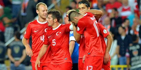 Milli takım kaptanı olmaya devam edecek. Milli Takım kadrosunda iki önemli değişiklik