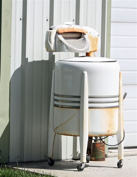 Used a wringer washer just like this in kansas when we were stationed at forbes afb in 1963. old wringer washer, I learned how to do laundry on this ...