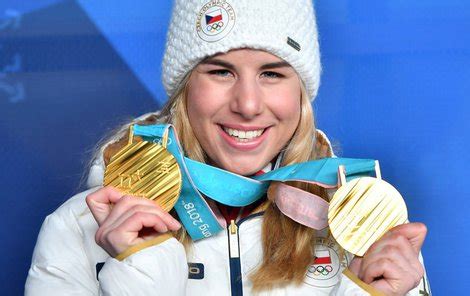 Ester ledecká je naší nejúspěšnější juniorskou závodnicí ve snowboardingu i alpském lyžování, dvojnásobná juniorská mistryně světa, vítězka světového poháru a čerstvě jedna z našich největších. Ester Ledecká a její dvě zlaté medaile z olympiády v ...
