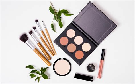 If you have sensitive eyes, you probably have problems finding eye makeup that isn't irritating. 3 Natural Makeup Lines Compared | The Whole Journey