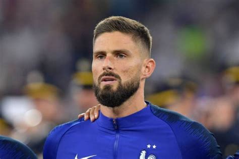 Temps de jeu, buts, cartons, fautes. Olivier Giroud Perpanjang Kontrak di Chelsea hingga 2021 ...