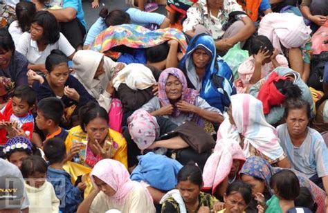 This clandestine exercise involved illegal activities relating to the processing and issuance of malaysian identification documents to illegal immigrants in many migrant workers, legal or illegal, bear through the torment for the significantly higher pay in malaysia compared to their home countries. Illegal immigration in Malaysia