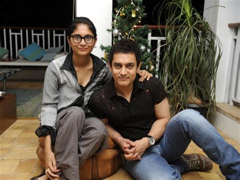 She met actor aamir khan on sets of kiran rao graduated with an economics major from the sophia college for women (mumbai) in 1995. Aamir Khan Eski ve Yeni Karısı Hakkında? - KizlarSoruyor